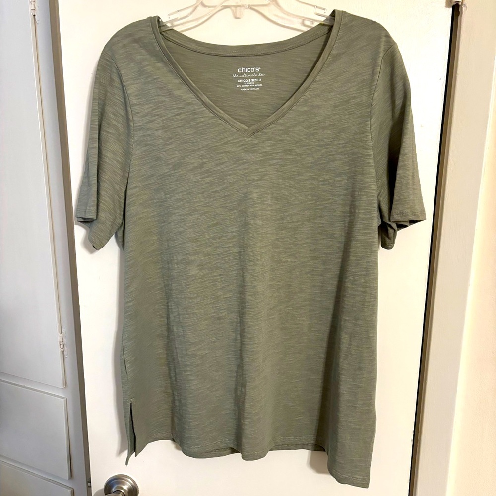 Chico’s v-neck tee NWT, size 2 (L)